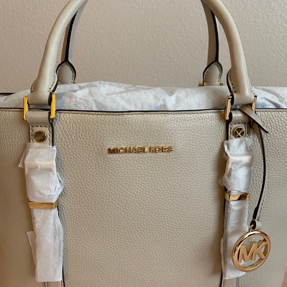 ❌Sold❌ Michael Kors Bedford Legacy Large Leather Tote - Picture 2 of 12